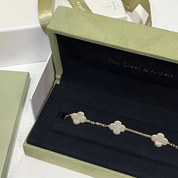 Van Cleef & Arpels white mother-of-pearl bracelet - Picture 4 of 5